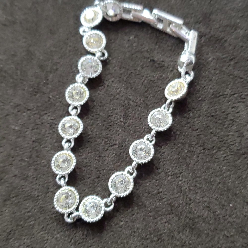 Avon Silvertone tennis bracelet NWT